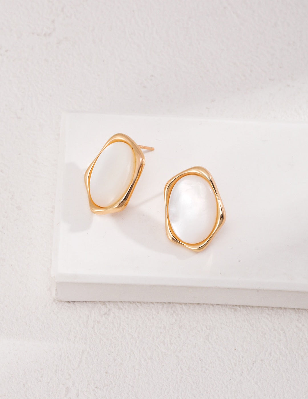 Vintage Gold Oval Earrings – 925 Silver & Mother-of-Pearl