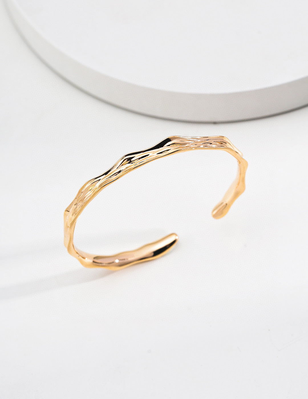 Moonlit Treasure Wave Gleam Bracelet