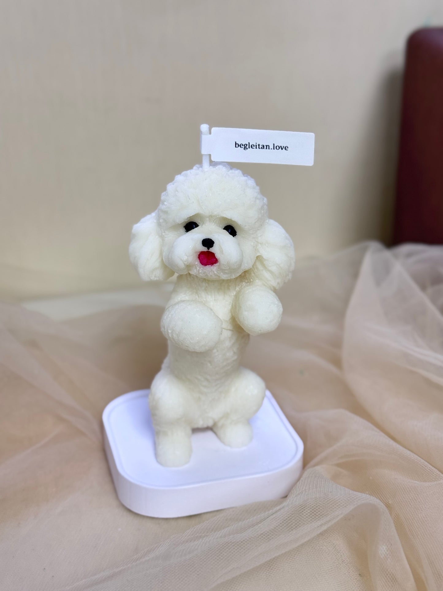 蓬鬆的貴富狗蠟燭