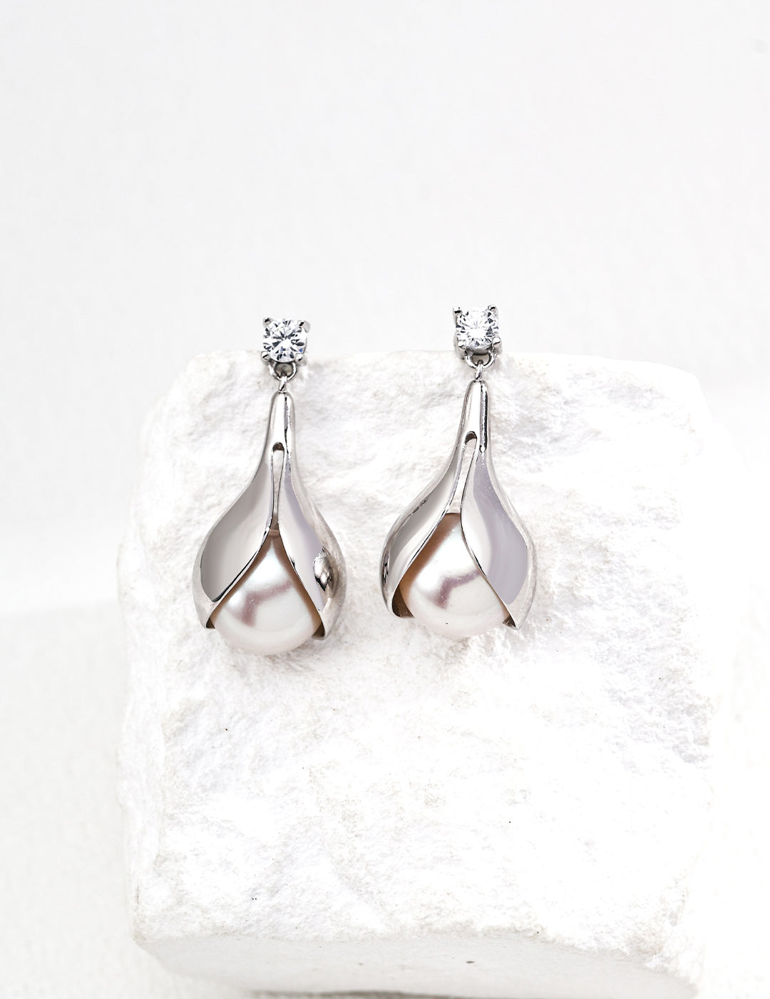 S925 Silver Vintage Pearl & Diamond-Inlaid Floral Earrings
