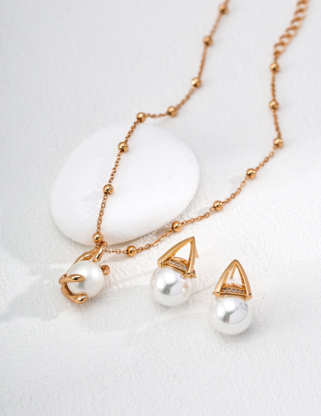 Moonlit Treasure Geometric Pearl Earrings – Contemporary Minimalist Design