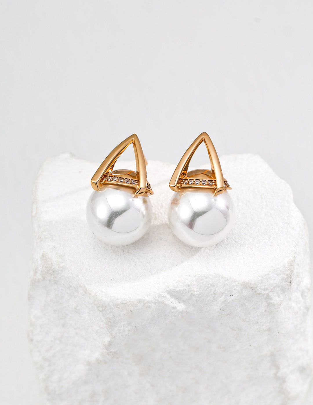 Moonlit Treasure Geometric Pearl Earrings – Contemporary Minimalist Design