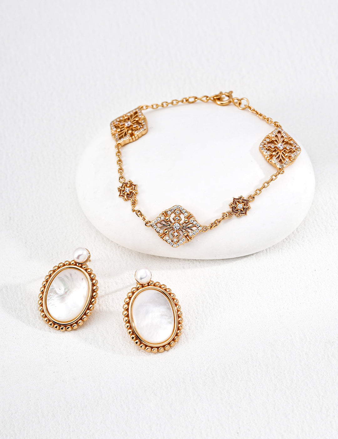 Moonlit Treasure宮星手鍊 – S925 銀，鑲嵌珍珠母貝和鋯石