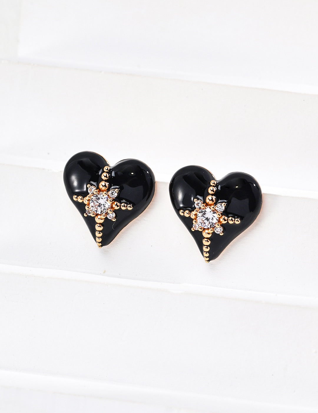 S925 Silver Fashion Enamel Zircon Heart Earrings.