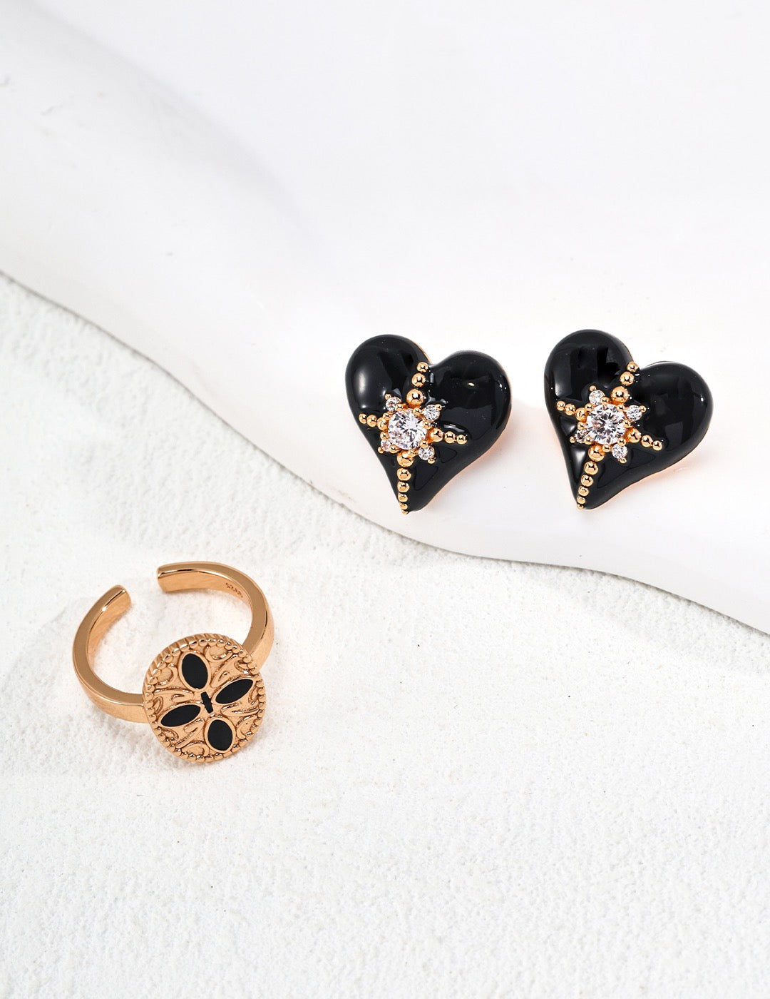 S925 Silver Fashion Enamel Zircon Heart Earrings.