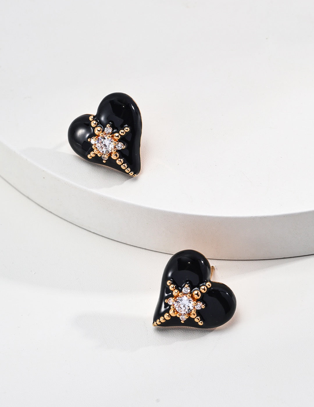 S925 Silver Fashion Enamel Zircon Heart Earrings.