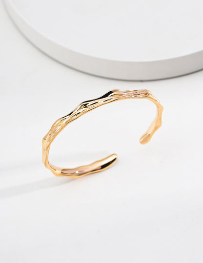 Moonlit Treasure Wave Gleam Bracelet