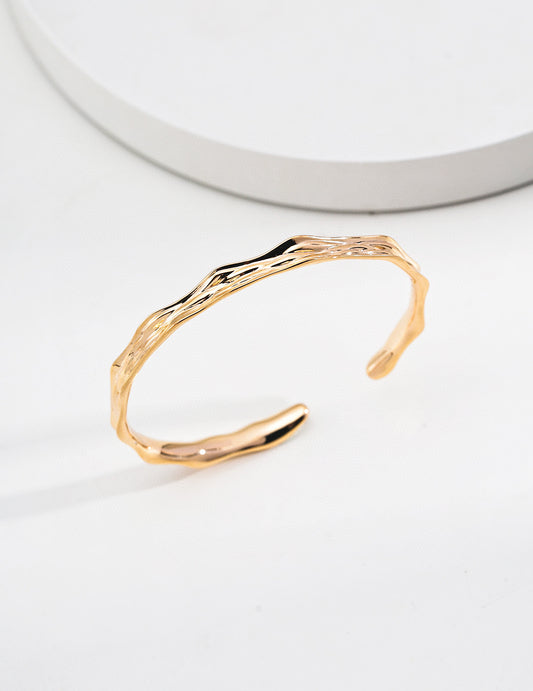 Moonlit Treasure Wave Gleam Bracelet