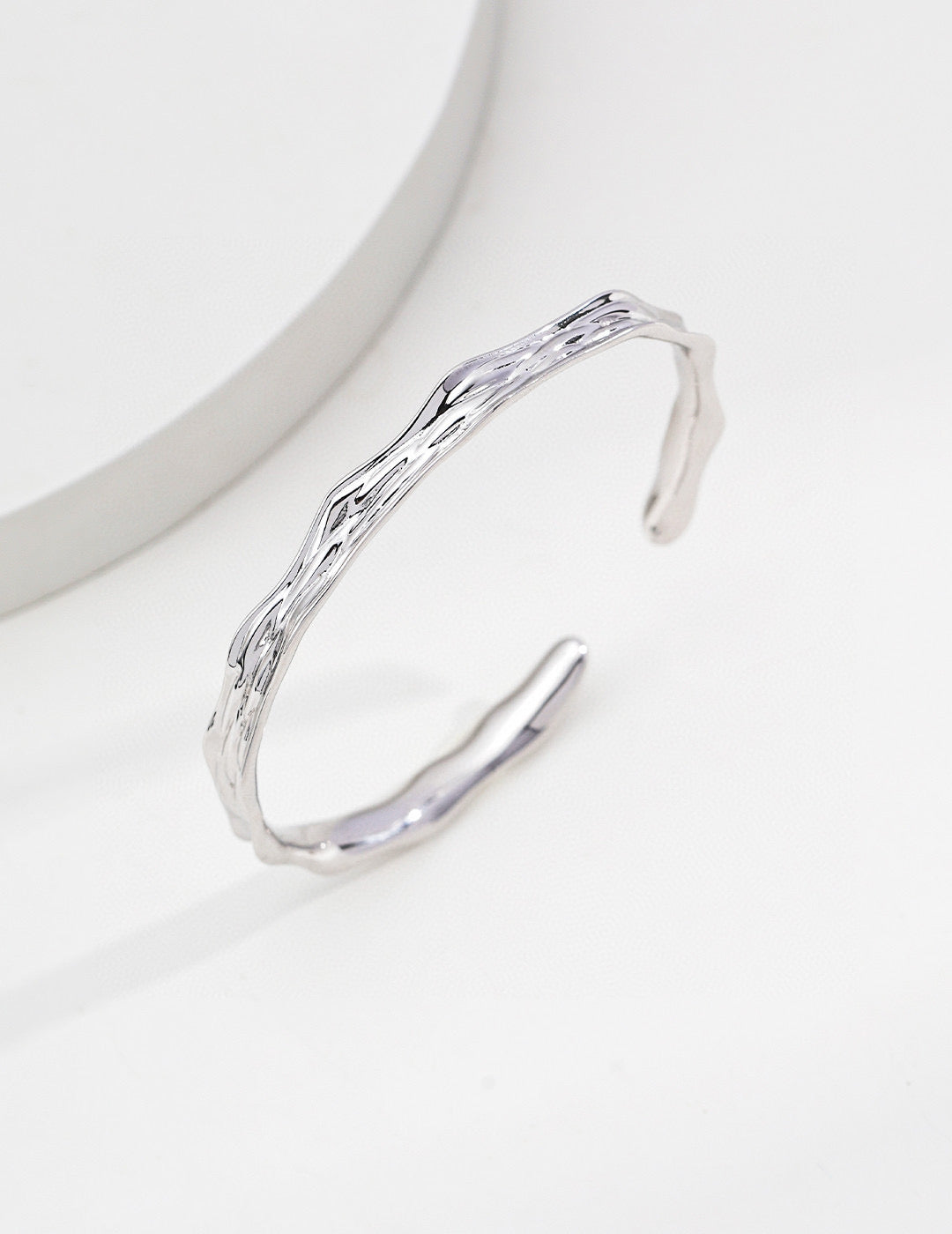 Moonlit Treasure Wave Gleam Bracelet