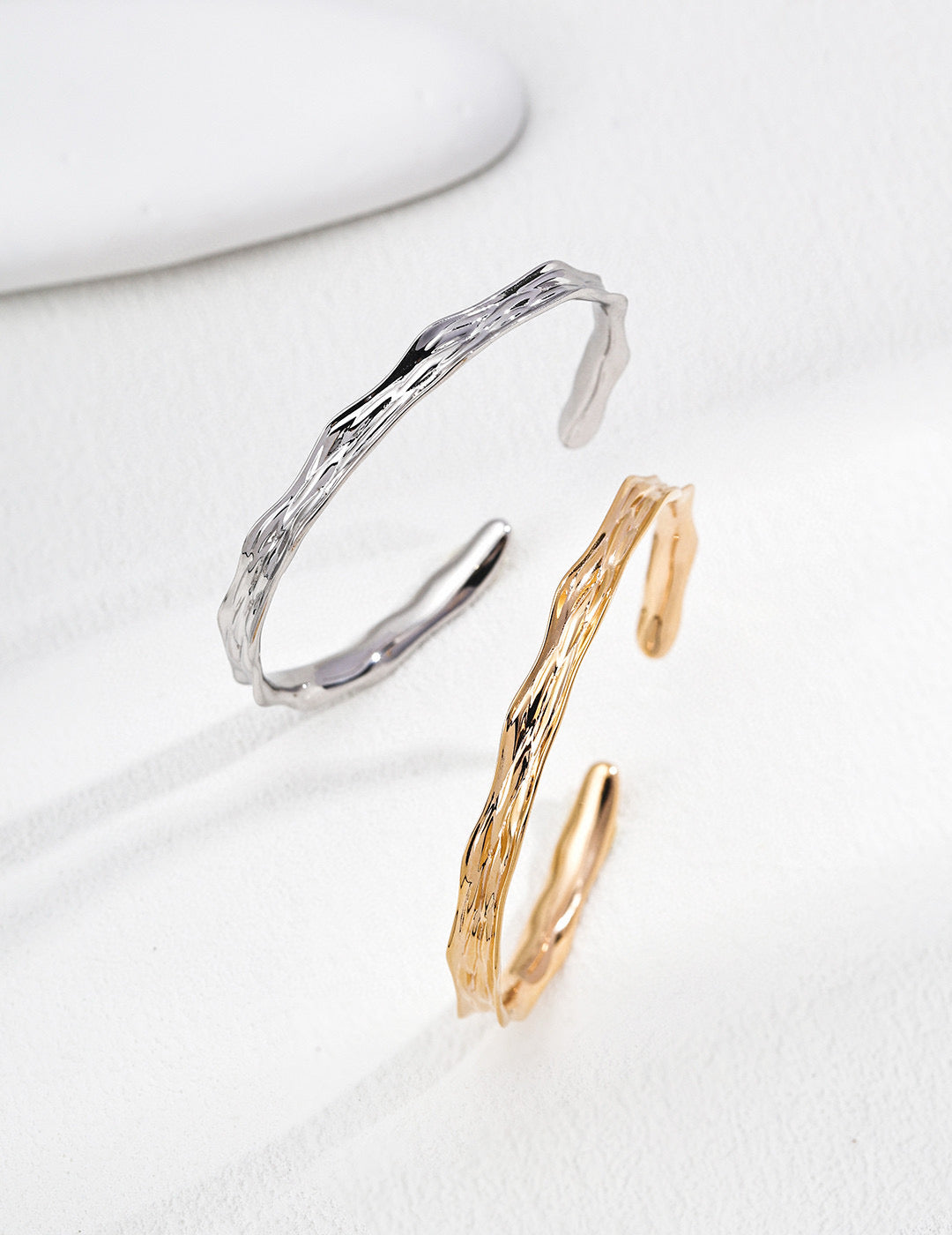 Moonlit Treasure Wave Gleam Bracelet