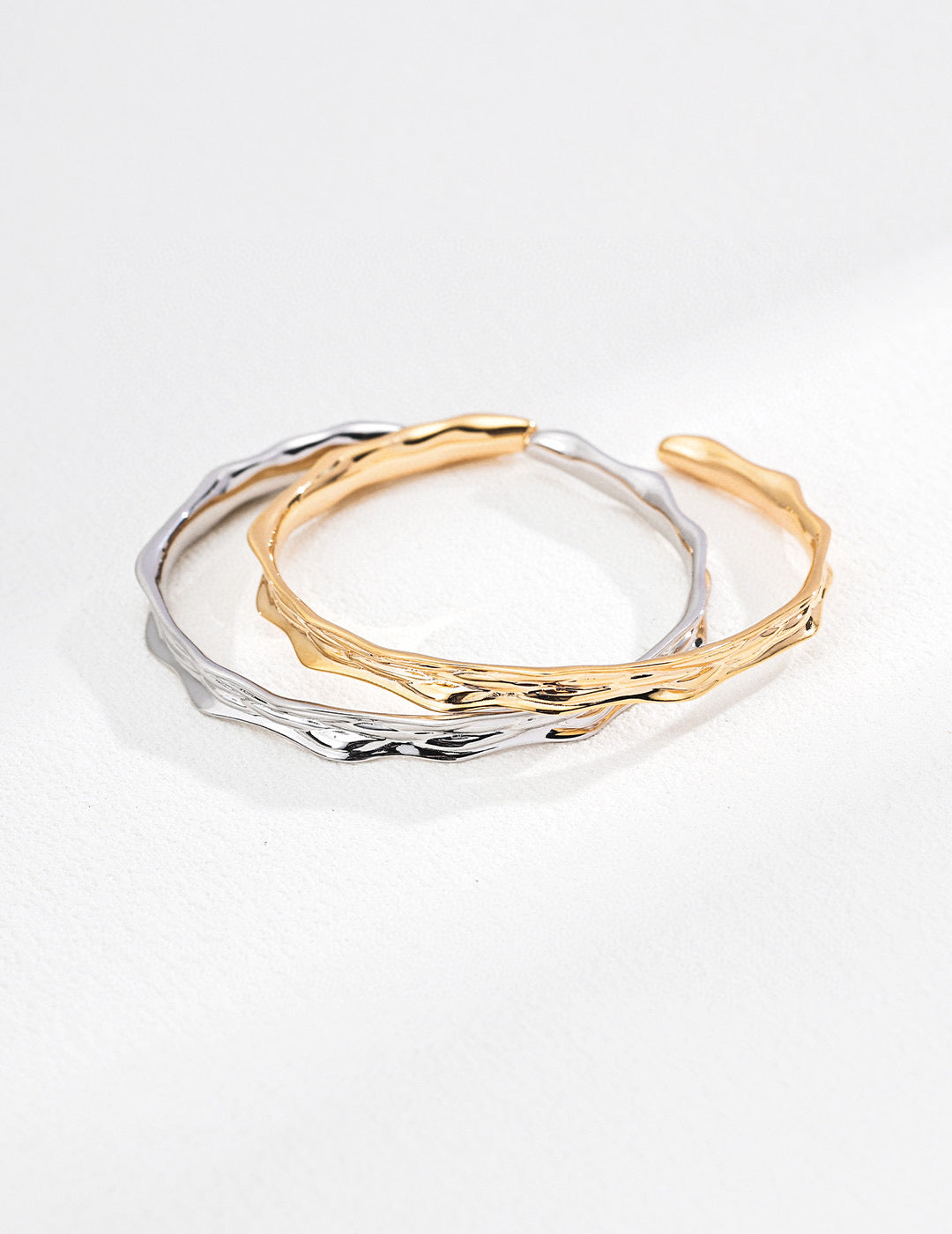 Moonlit Treasure Wave Gleam Bracelet