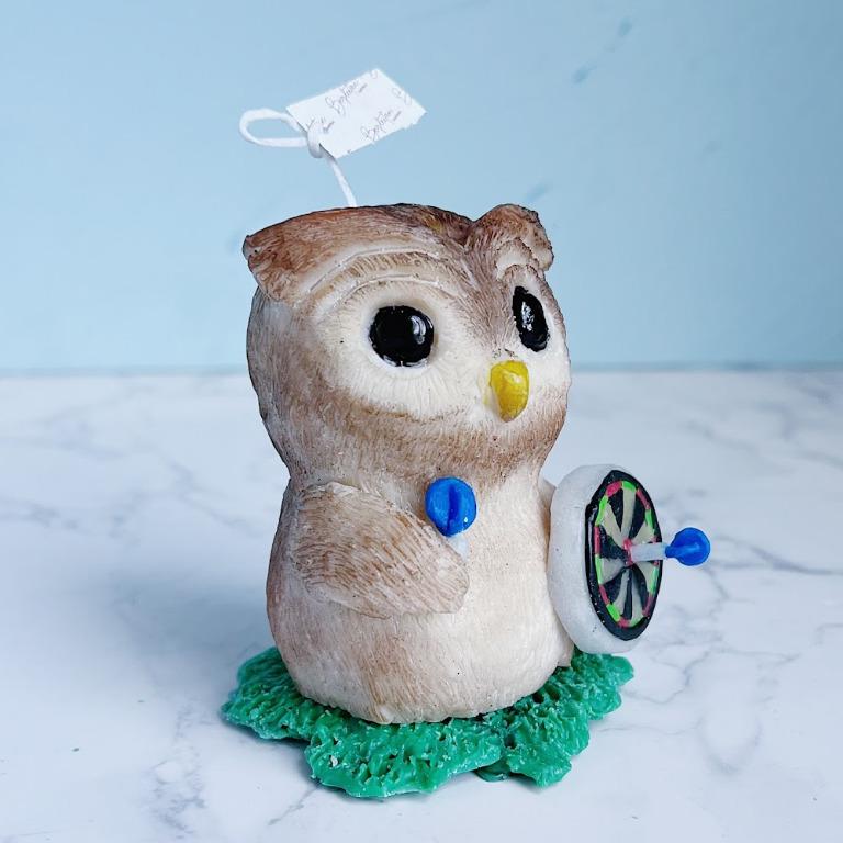 [Begleitan Exclusive] Handcrafted Owl Darts Player Candle